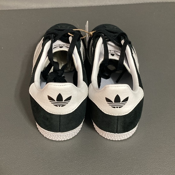 Adidas Gazelle Black Suede Sneakers size youth 2.5/ womens 4
Youth 2/womens 3.5 - Picture 4 of 6